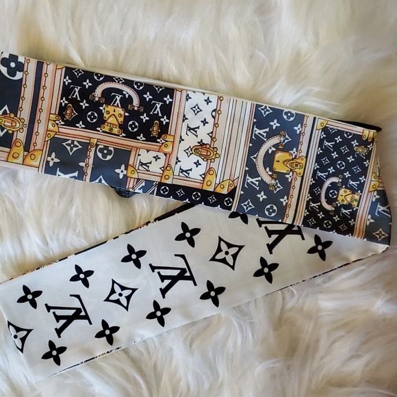 Accessory; 100% Silk - Picture 1 of 3